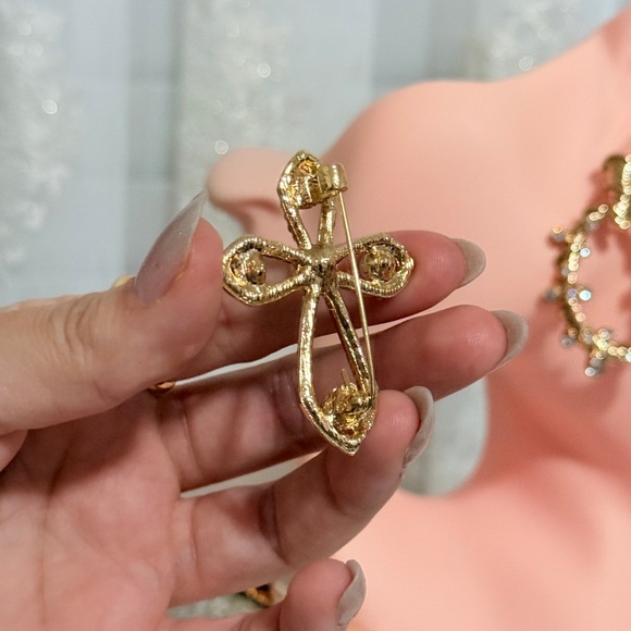 Gold and Crystal Cross Brooch - Picture 4 of 5